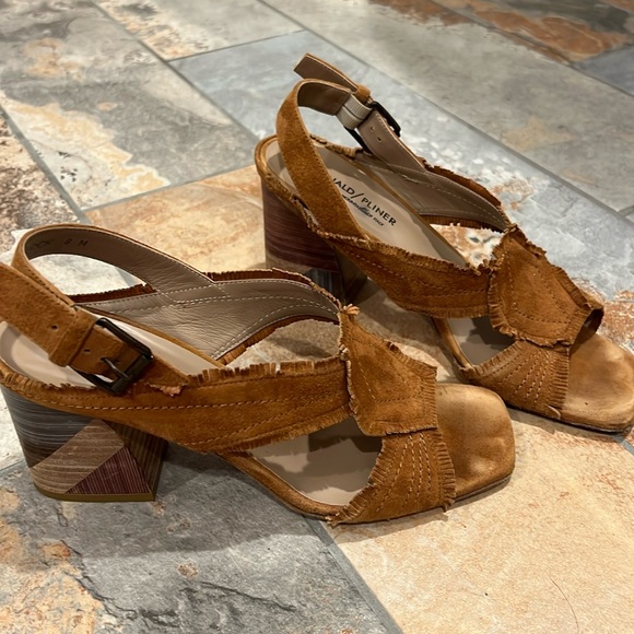 Donald J. Pliner Shoes - Donald Pliner Sandals Size 8 Medium
